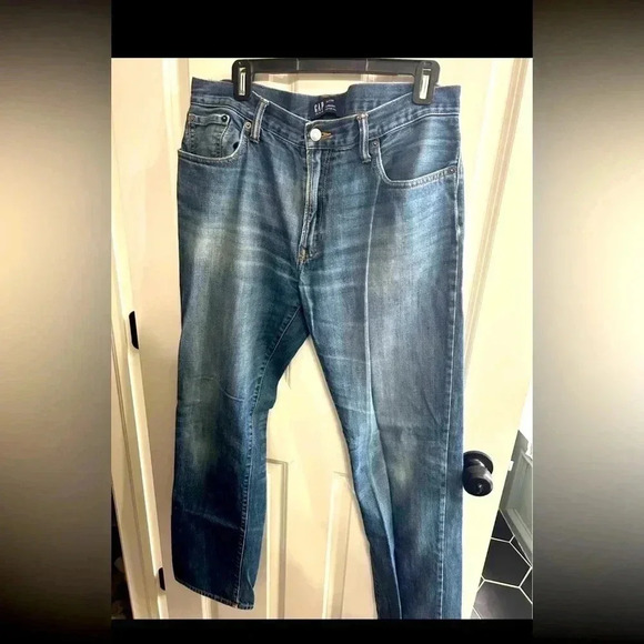 Men’s 34/34 Gap straight blue jeans. Perfectly lived in with lots of wear left - Picture 1 of 4